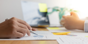 asesoramiento económico, contable, fiscal y laboral